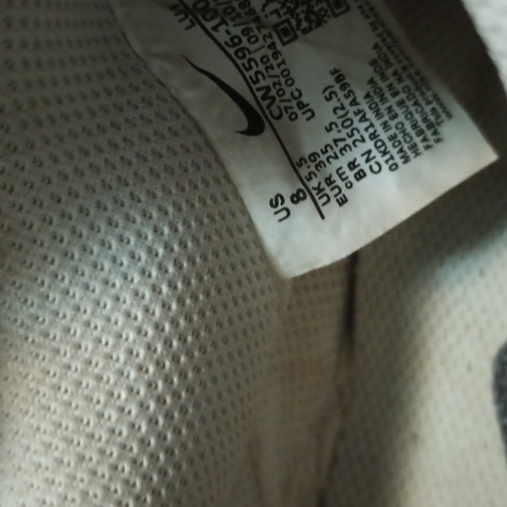 Nikes - Picture 2 of 3